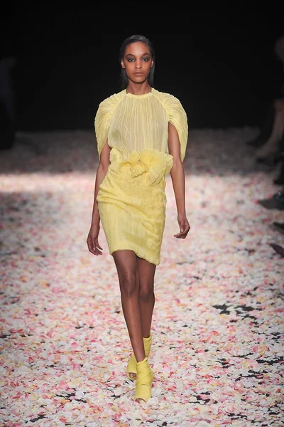 Look 9